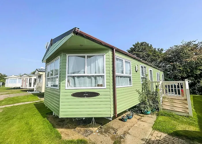 Lovely Caravan For Hire With Decking At Skipsea Sands In Yorkshire Ref 41015Wf