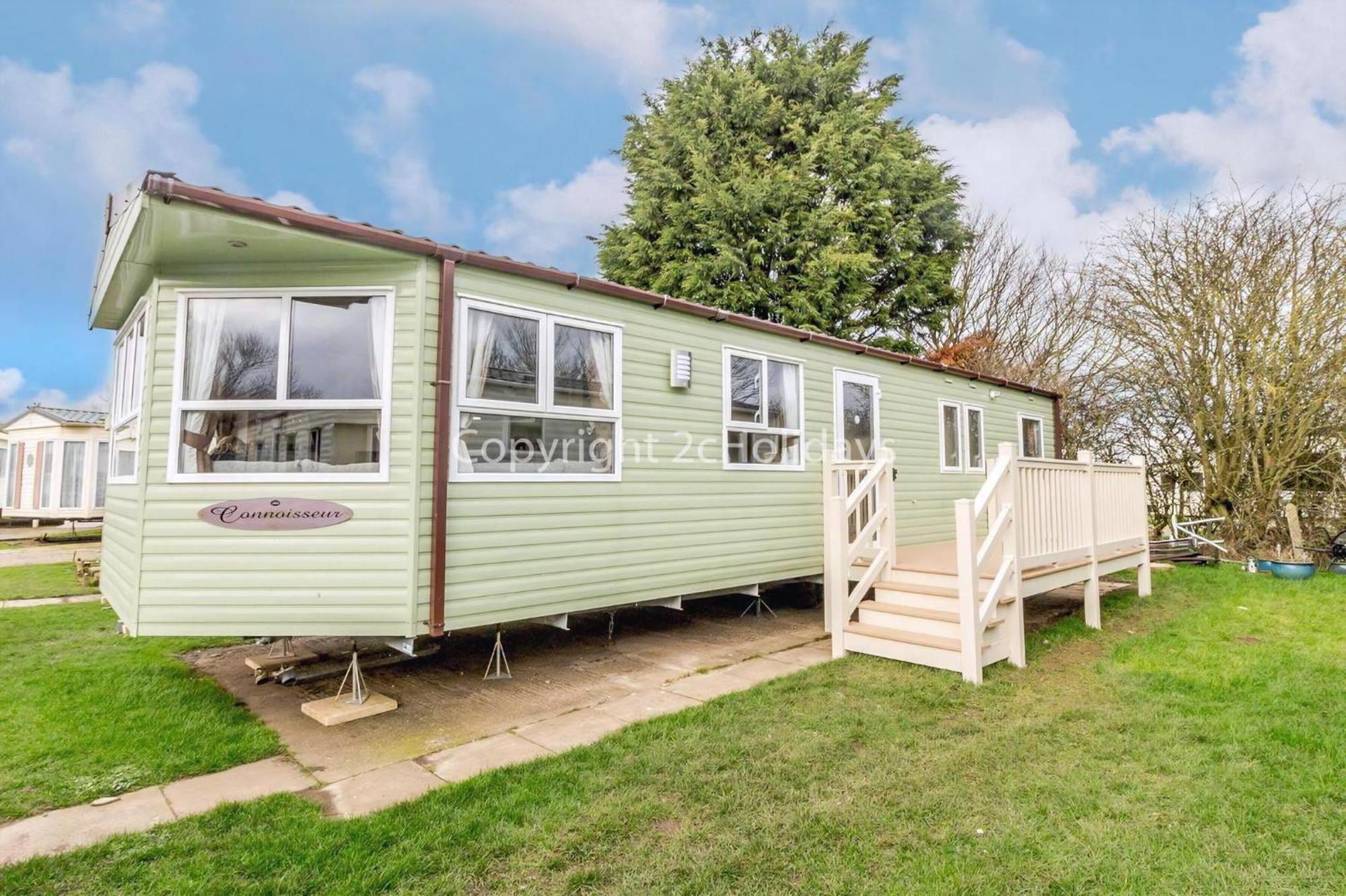 Lovely Caravan For Hire With Decking At Skipsea Sands In Yorkshire Ref 41015wf *