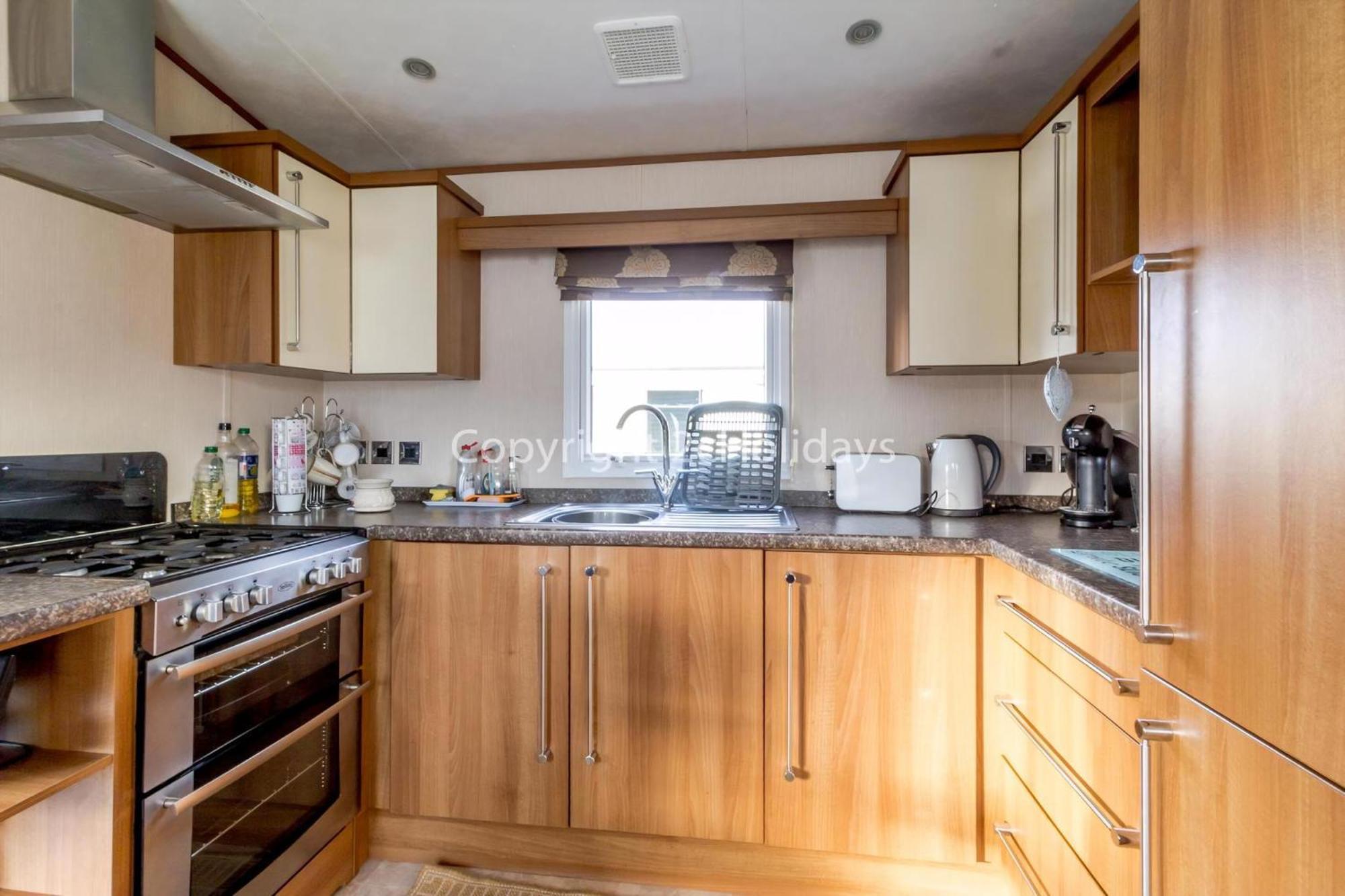Lovely Caravan For Hire With Decking At Skipsea Sands In Yorkshire Ref 41015wf Campsite *