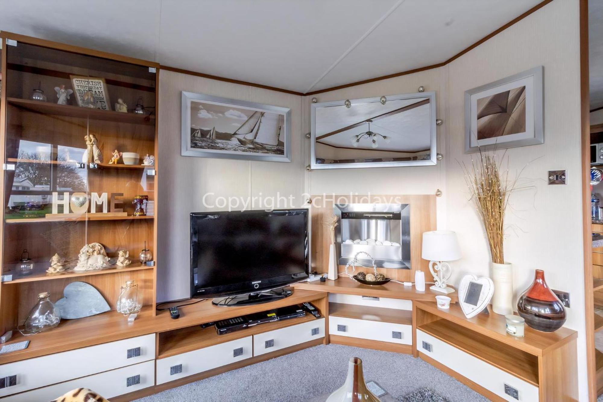 Lovely Caravan For Hire With Decking At Skipsea Sands In Yorkshire Ref 41015wf Campsite