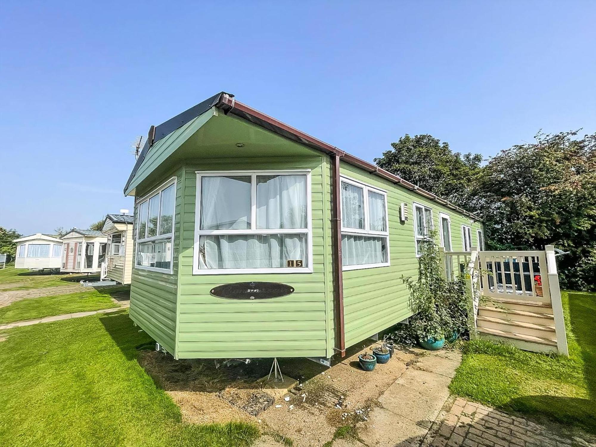 Campsite Lovely Caravan For Hire With Decking At Skipsea Sands In Yorkshire Ref 41015wf *