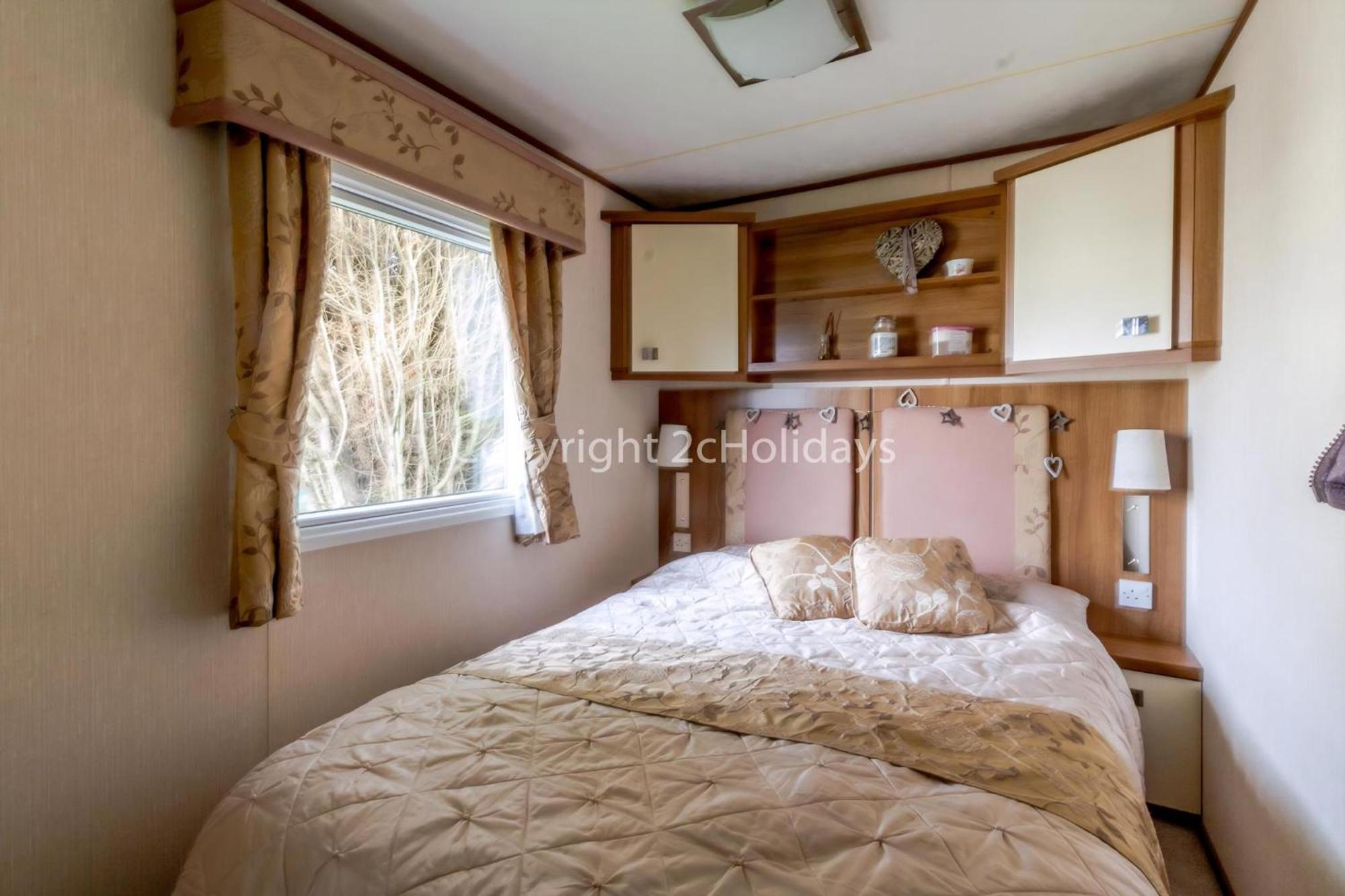 Lovely Caravan For Hire With Decking At Skipsea Sands In Yorkshire Ref 41015wf Campsite Barmston