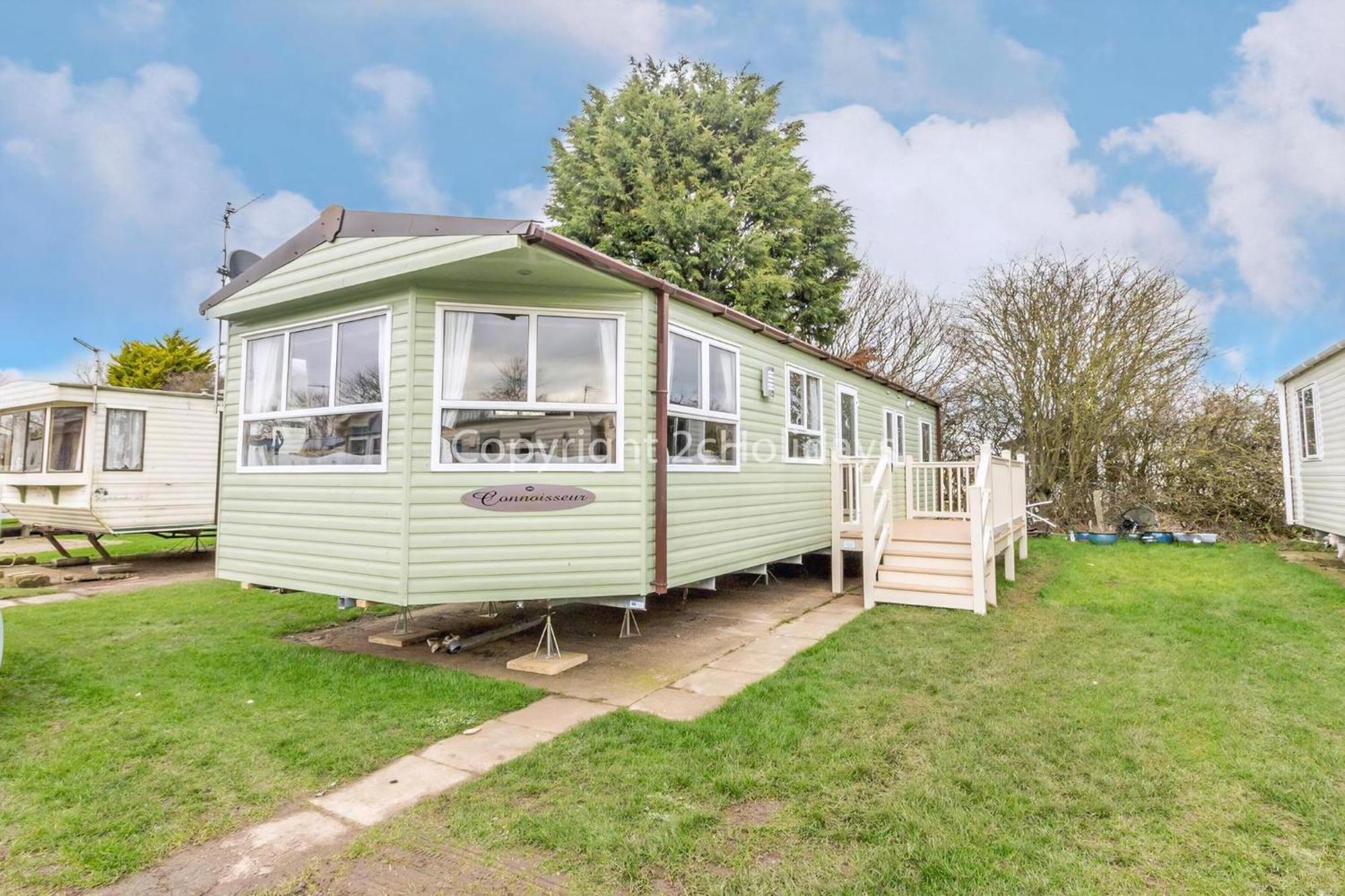 Lovely Caravan For Hire With Decking At Skipsea Sands In Yorkshire Ref 41015wf Campsite *