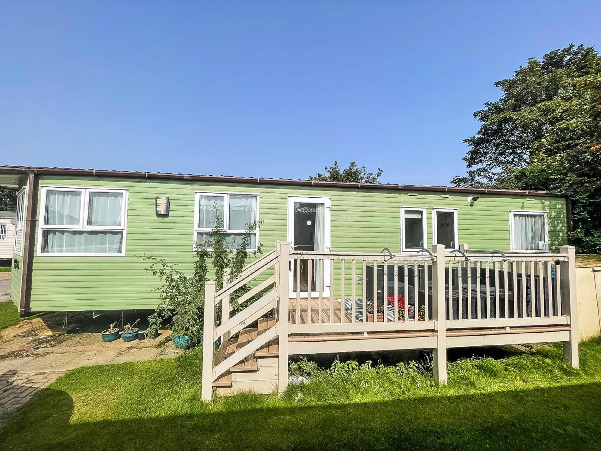 Lovely Caravan For Hire With Decking At Skipsea Sands In Yorkshire Ref 41015wf Campsite Barmston